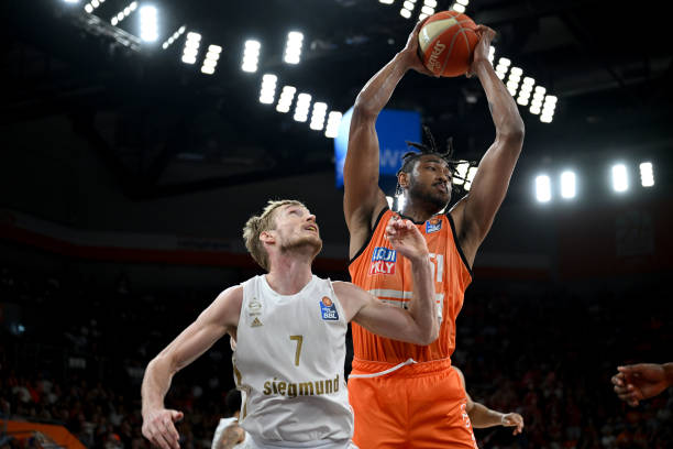 皮亚斯特里看轻维斯塔潘 迈凯伦领队：红牛后劲十足 总冠军悬念未死