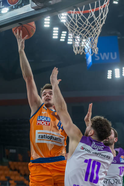 反映了他在 反映了他在